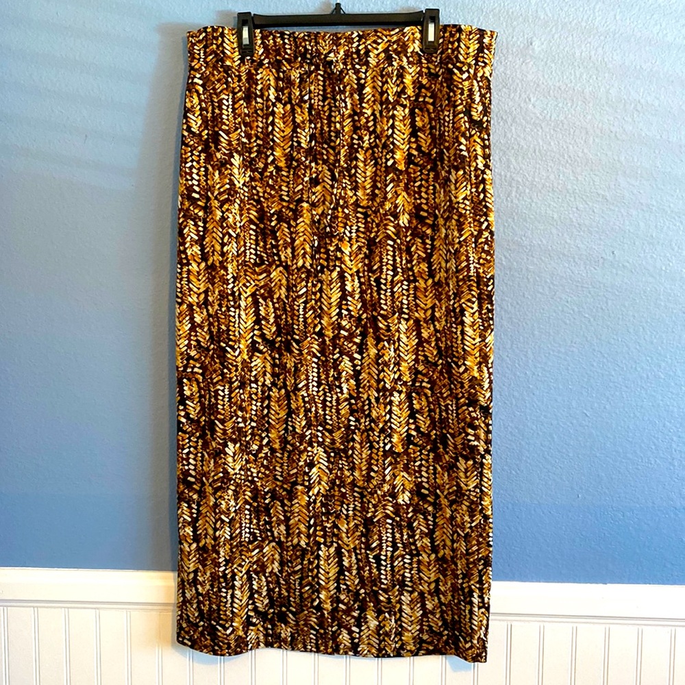 Long printed brown Skirt, elastic waist, Size XL
